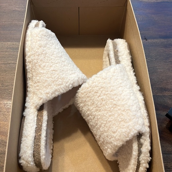 Lucky Brand
Women's Gadini Slip-On Sandals - Picture 5 of 7